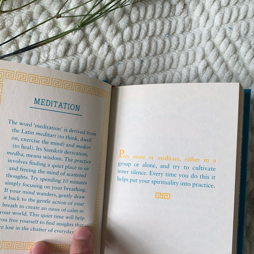 ♡ SOLD!! Urban Outfitters The Little Book Of Spiritually NWOT - Picture 6 of 6